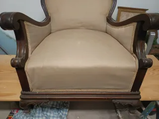 Sillón tapizado madera