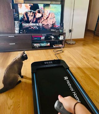 Cinta de correr smart negra con control