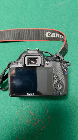 Macchina fotografica digitale Canon EOS 100D