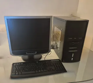 PC Sobremesa + Monitor para Piezas o reparar