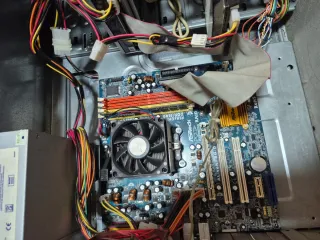 PC Sobremesa + Monitor para Piezas o reparar