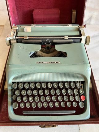 Máquina de escribir Olivetti Studio 44