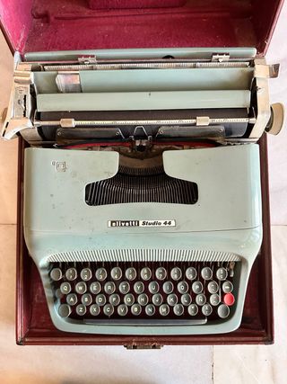 Máquina de escribir Olivetti Studio 44