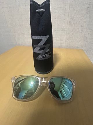 Gafas de sol transparentes con funda