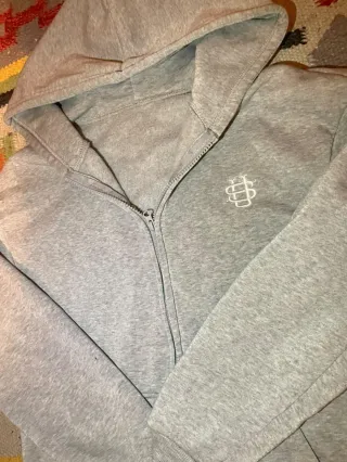 Felpa con zip grigia