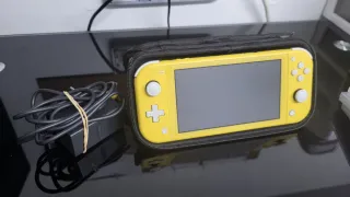 Nintendo Switch Lite Amarilla