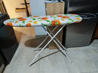 Tabla de planchar con funda floral