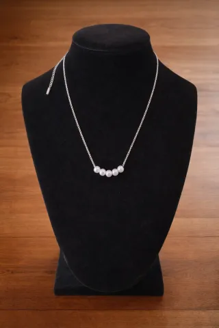 Collar de plata con perlas