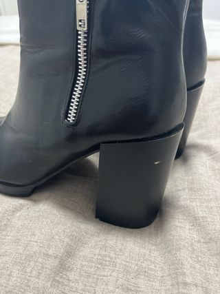 Botines negros con cremallera