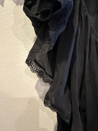 Blusa transparente con volantes