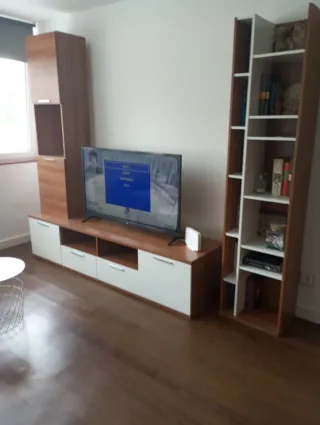 Mueble salón modular madera y blanco. Urgente vent