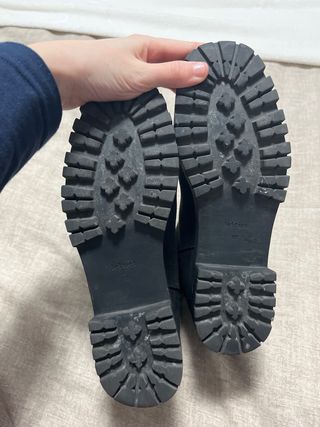 Botines negros con cremallera