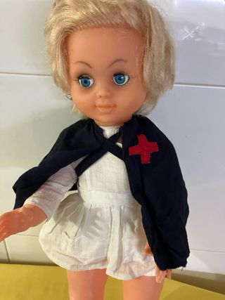 OPOR. BONITA .20€ MUÑECA. ENFERMERA