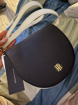 Bolso Tommy Hilfiger azul y blanco