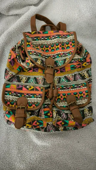 Mochila étnica con bolsillos y hebillas