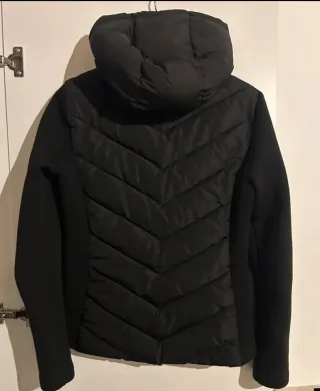 Piumino corto Zara con cappuccio nero