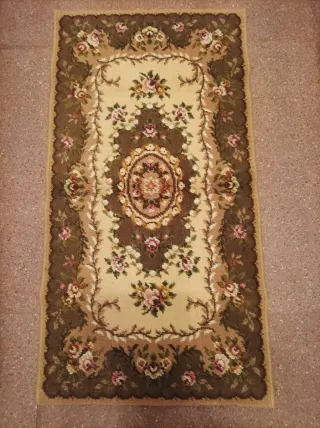 Alfombra de salón, habitación o pasillo.