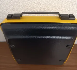 Máquina de escrever Remington Riviera Amarela