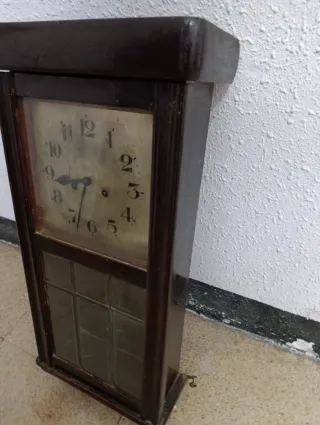 Reloj de pared antiguo madera