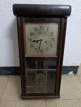 Reloj de pared antiguo madera
