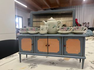Credenza bambole anni '70 con set tè