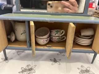 Credenza bambole anni '70 con set tè