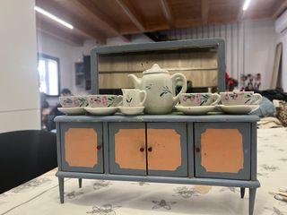 Credenza bambole anni '70 con set tè