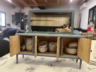 Credenza bambole anni '70 con set tè