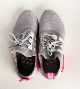 Adidas NMD_R1J  zapatillas gris y rosa
