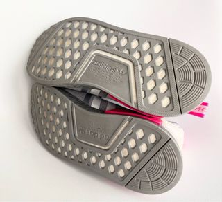 Adidas NMD_R1J  zapatillas gris y rosa