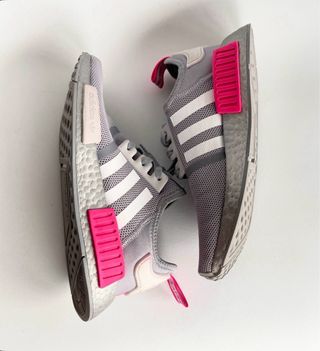Adidas NMD_R1J  zapatillas gris y rosa