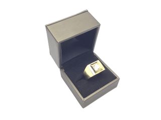 sello oro 18k con piedra con circonita