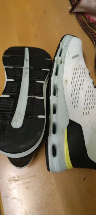 Zapatillas Skechers Blancas y Amarillas