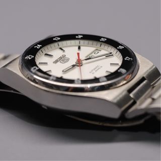 Seiko 5 Automático Blanco Bisel 24h Cal. 7S26