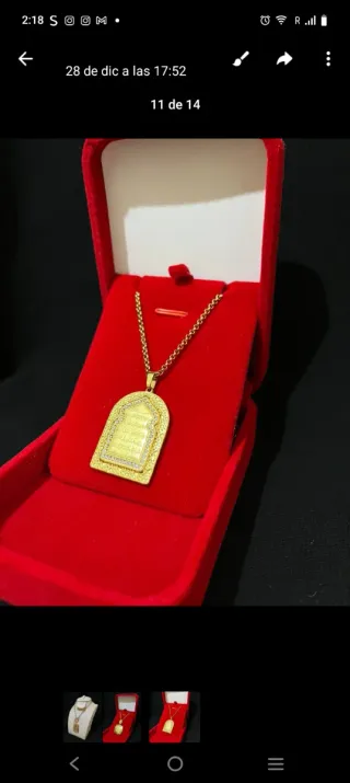 Collar con colgante dorado