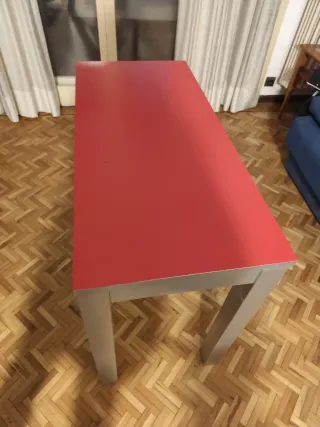 Mesa de cocina extensible gris y roja