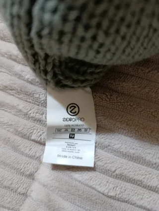 Gorro de punto gris con strass