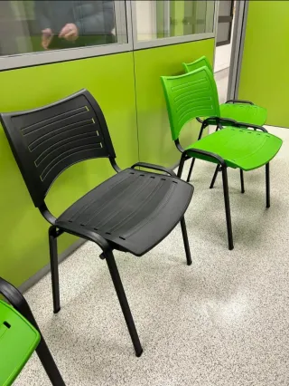 Material oficina, mamparas, mesas, sillas, pizarrs