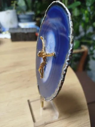 Cristo Ágata Azul Base Metacrilato