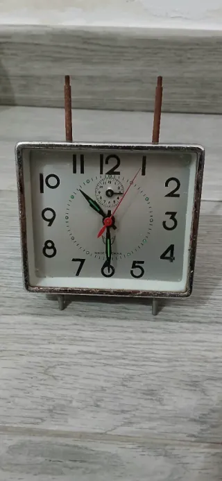 Reloj antiguo y timbre