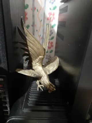 Figura de gallo de bronce