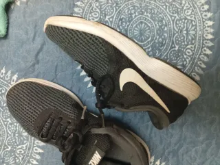 Nike Revolution 4 Talla 40 Azul/blanco