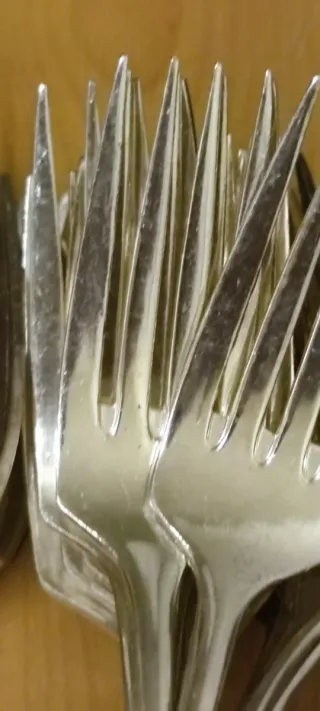 Cubiertos antiguos de metal plateado