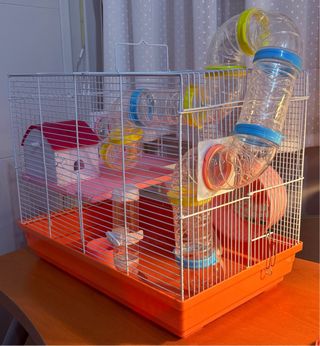 Casita rosa para hámster con accesorios