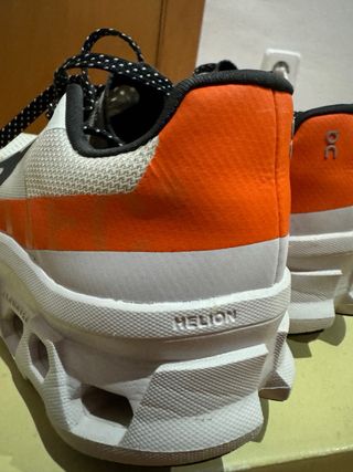 Zapatilla On Running Naranja/Blanco