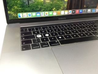 portatil apple apple macbook pro core i7 2.6 15 touchbar (2018) (a1990)