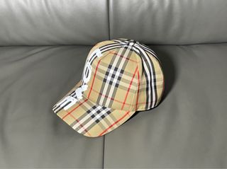 Gorra Burberry Clásica Check con 'LOVE'