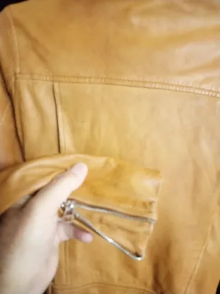 Chaqueta de cuero color caramelo