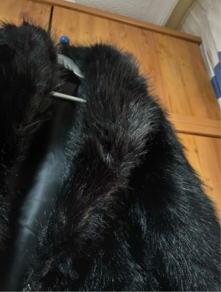 Chaqueta de pelo negra