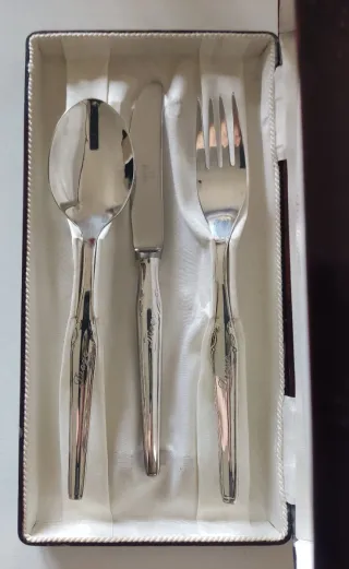 CRUZ DE MALTA CONJUNTO DE CUBIERTOS ESTUCHE